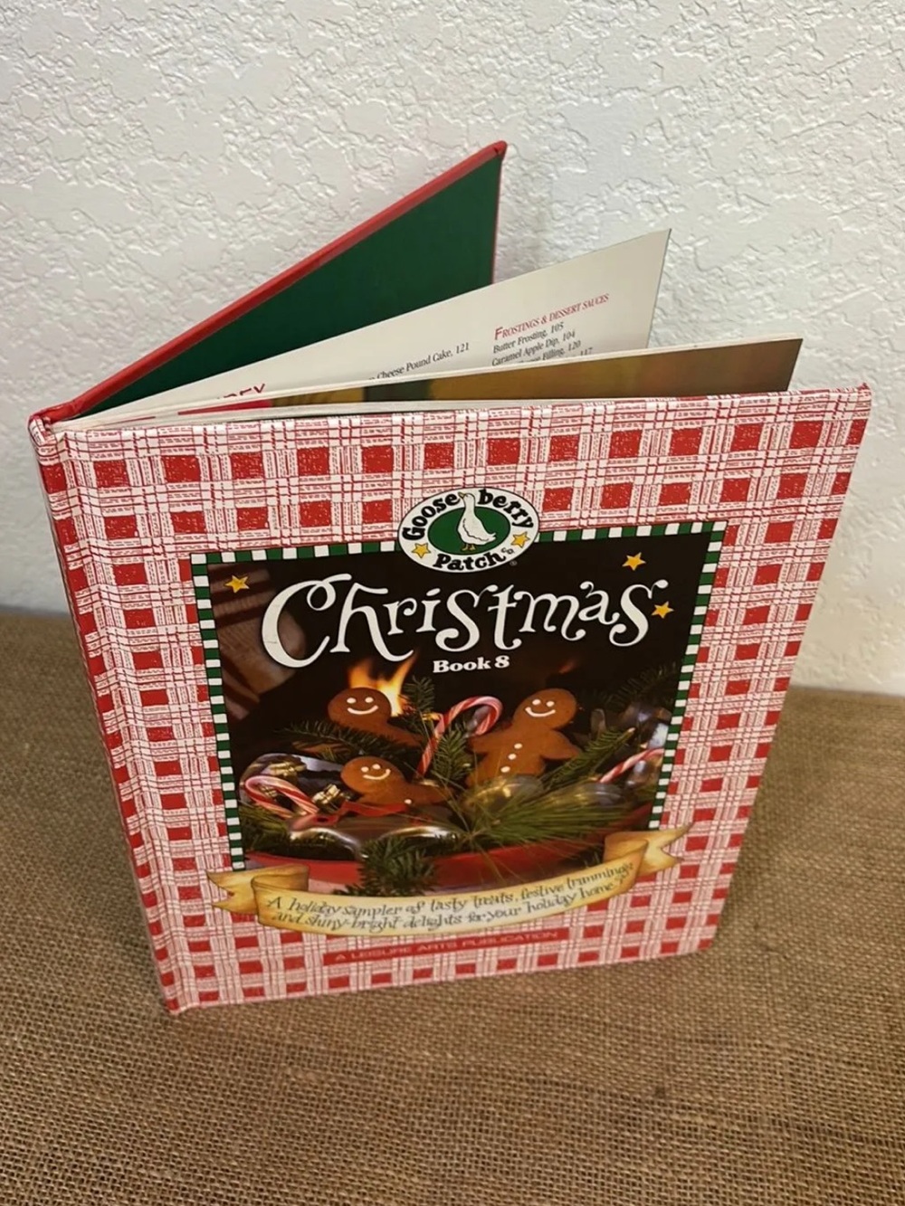 Gooseberry Patch Christmas Book, Recipes, Crafts & Decorating, Book 8, 2006 EUC